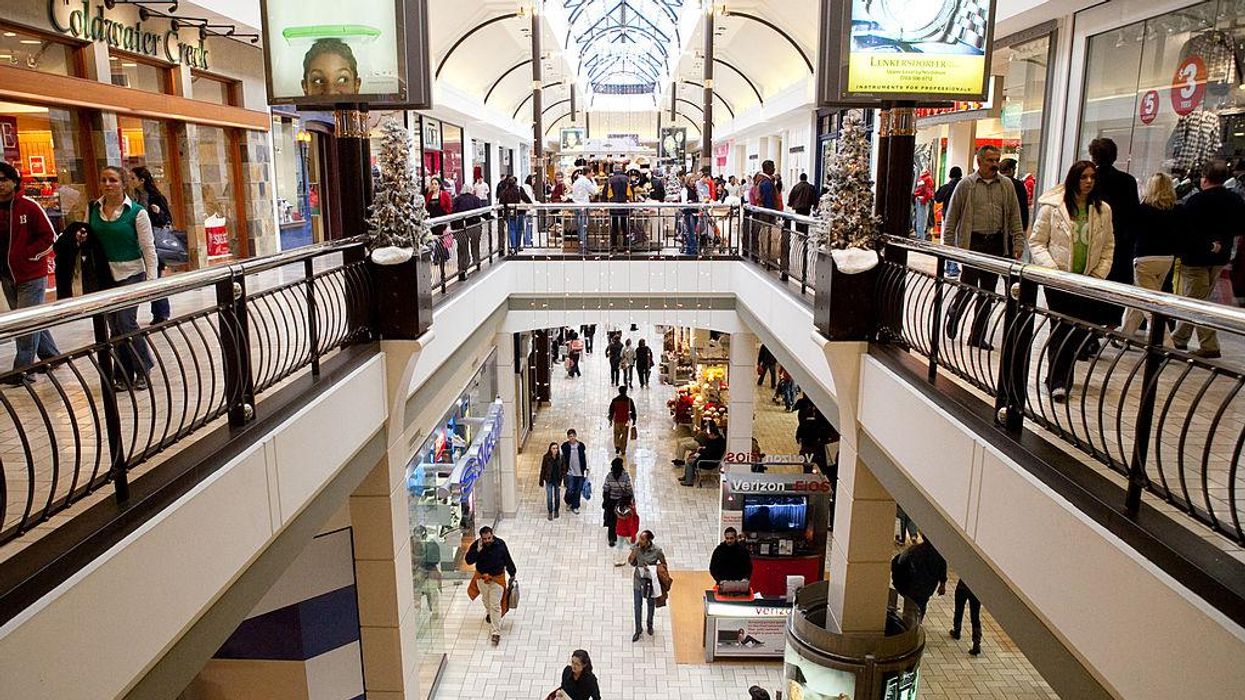 Consumer confidence drops as inflation reaches a 40-year high