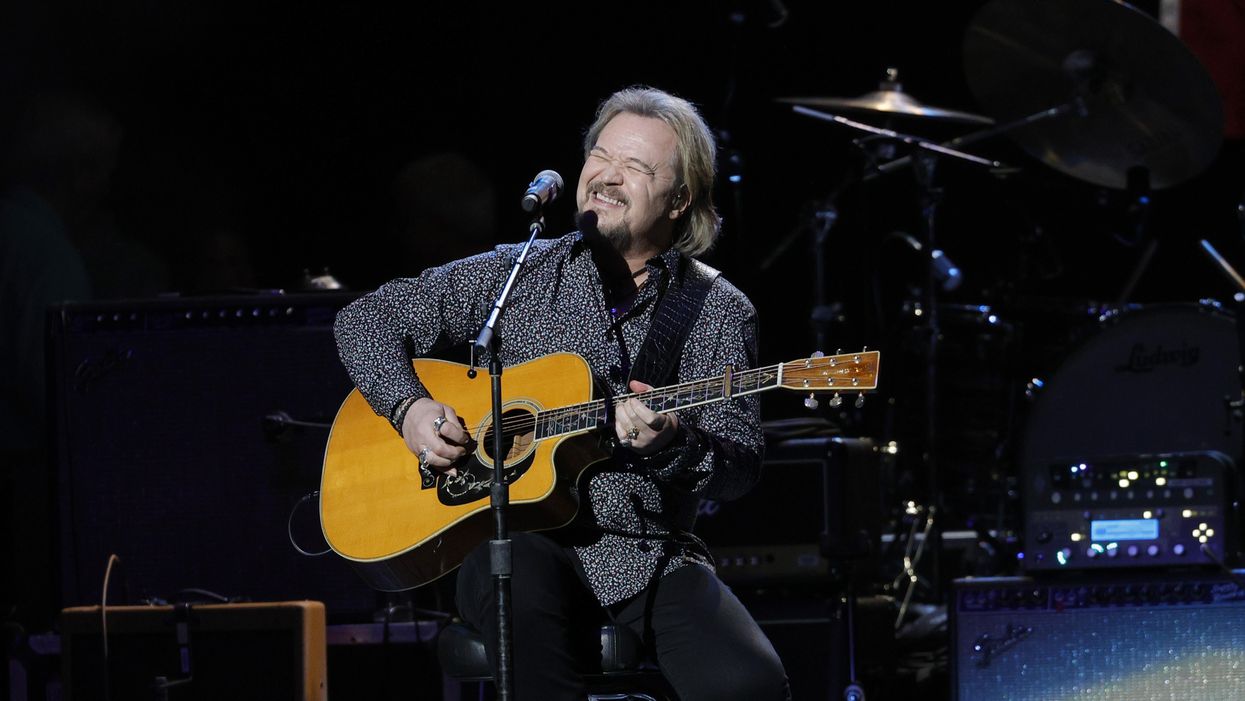 Country superstar Travis Tritt blasts 'wing nut cancel culture' after singing 'Star-Spangled Banner' during Braves game: 'Thanks for allowing me to pay tribute to America'