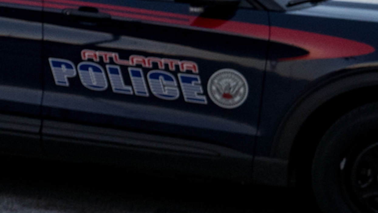 Crooks caught on video punching, pistol-whipping man in broad daylight near crowded park. Again, bystanders don't do a thing.