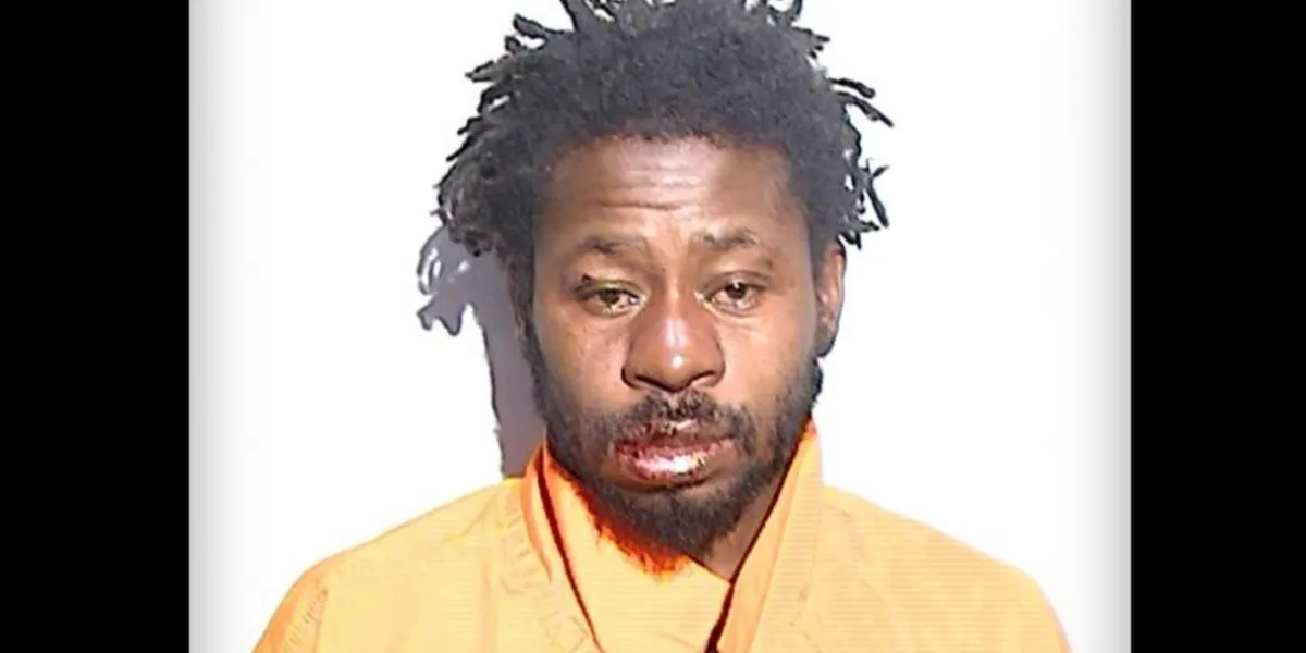 Dad goes absolutely primal on stranger who reportedly opened his home’s front door and told his ‘little daughter’ he’s a cop Dad goes absolutely primal on stranger who reportedly opened his home’s front door and told his ‘little daughter’ he’s a cop