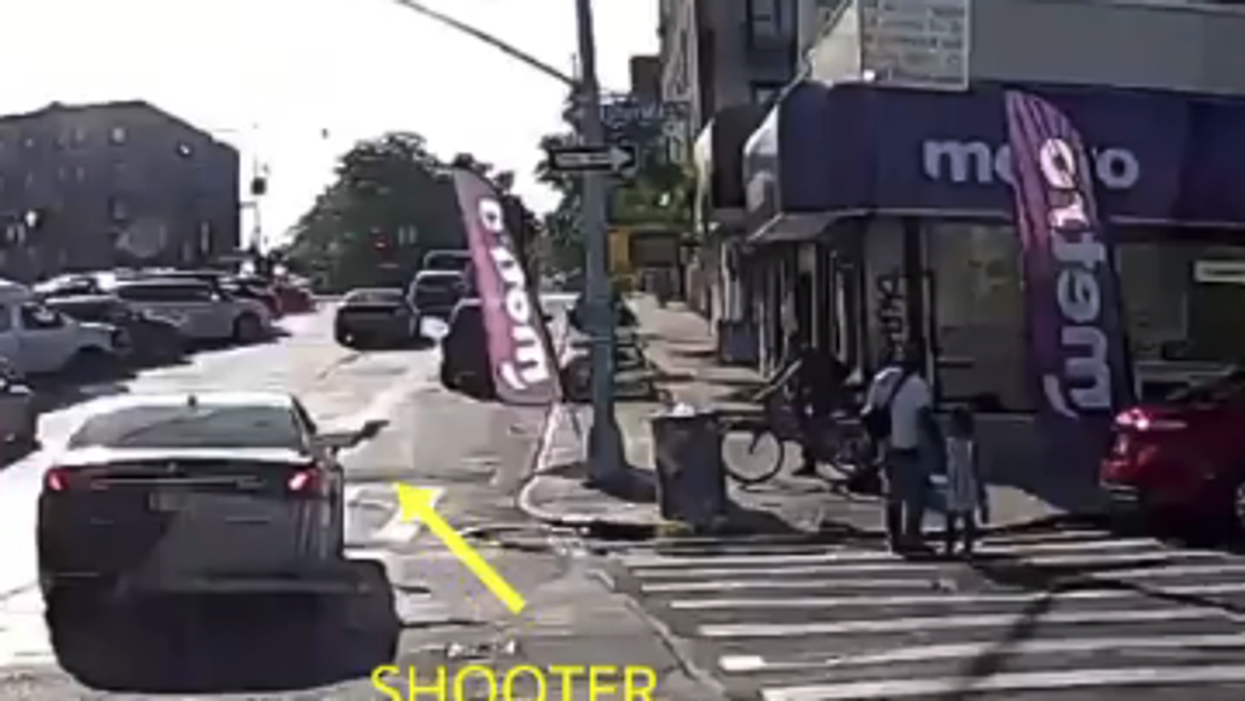 Dad shot and killed in the Bronx in broad daylight while holding 6-year-old daughter's hand