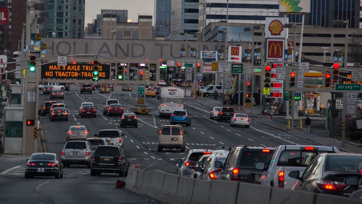 De Blasio sets up COVID checkpoints at NYC's bridges and tunnels, threatens violators with $10,000 fines