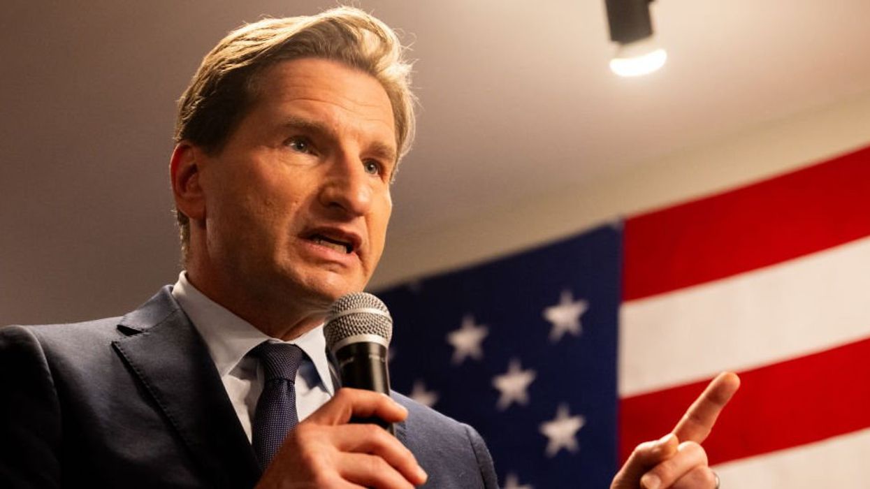 Dean Phillips humbles reporters with lesson in journalism, explains why Joe Biden is 'going to get creamed'