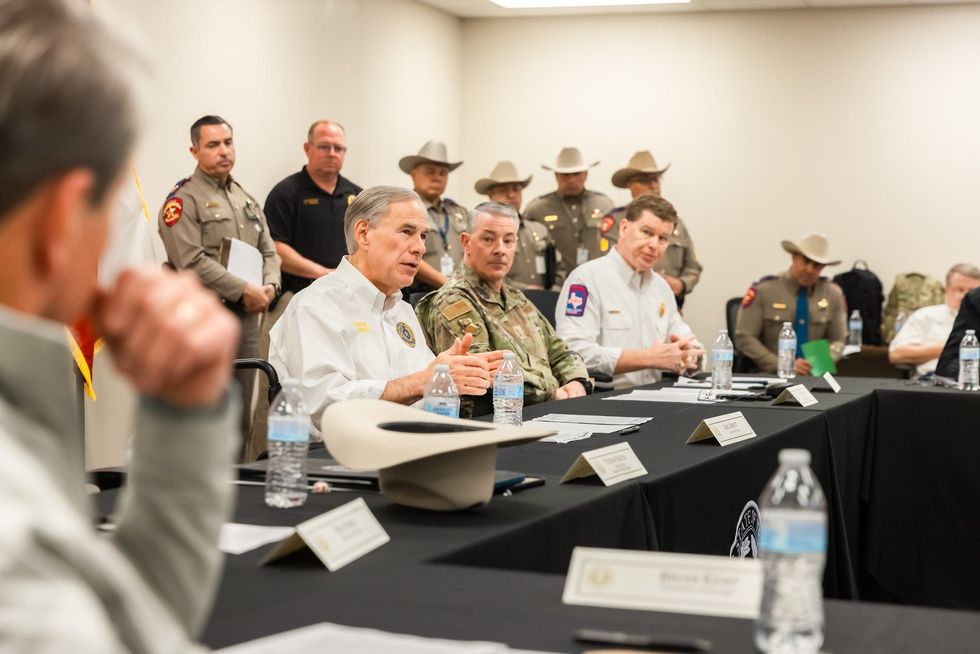 Defiant and backed by 25 governors‚ Abbott says Texas will continue its self-defense at the southern border