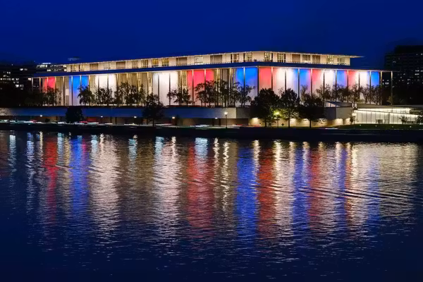 Democrats melt down as Kennedy Center board votes unanimously to rename building to honor Trump
