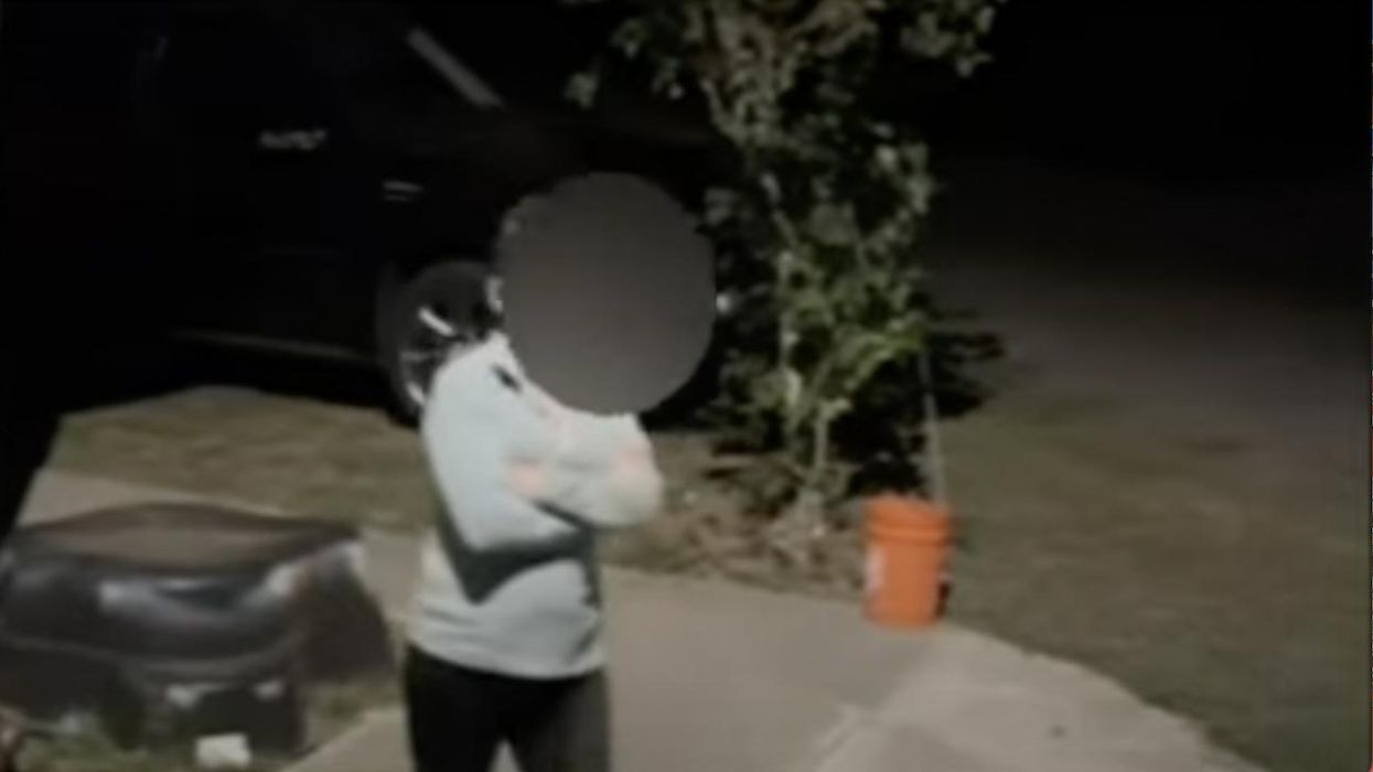 Deputies: Woman jumps from moving vehicle to escape knife-wielding kidnapper — then pounds on doors in middle of night until she's rescued