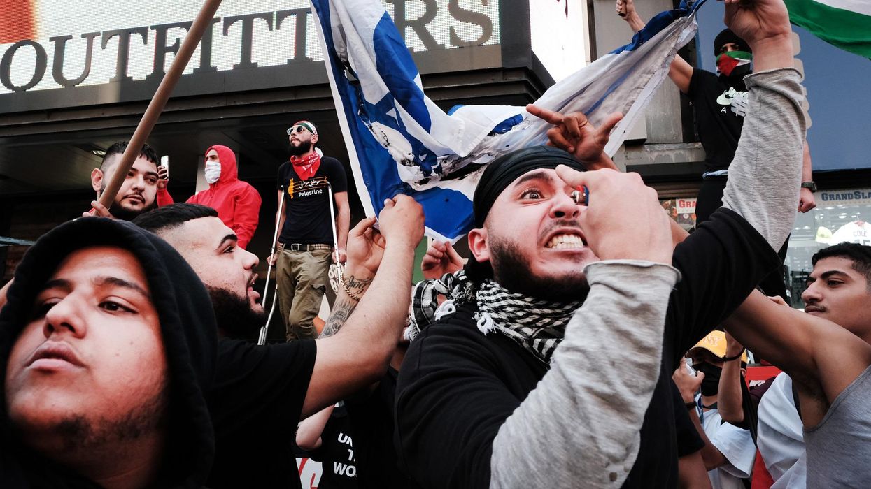 Despite ceasefire, fireworks thrown in NYC amid pro-Palestine and pro-Israel protests: 'F*** you, Zionists!'