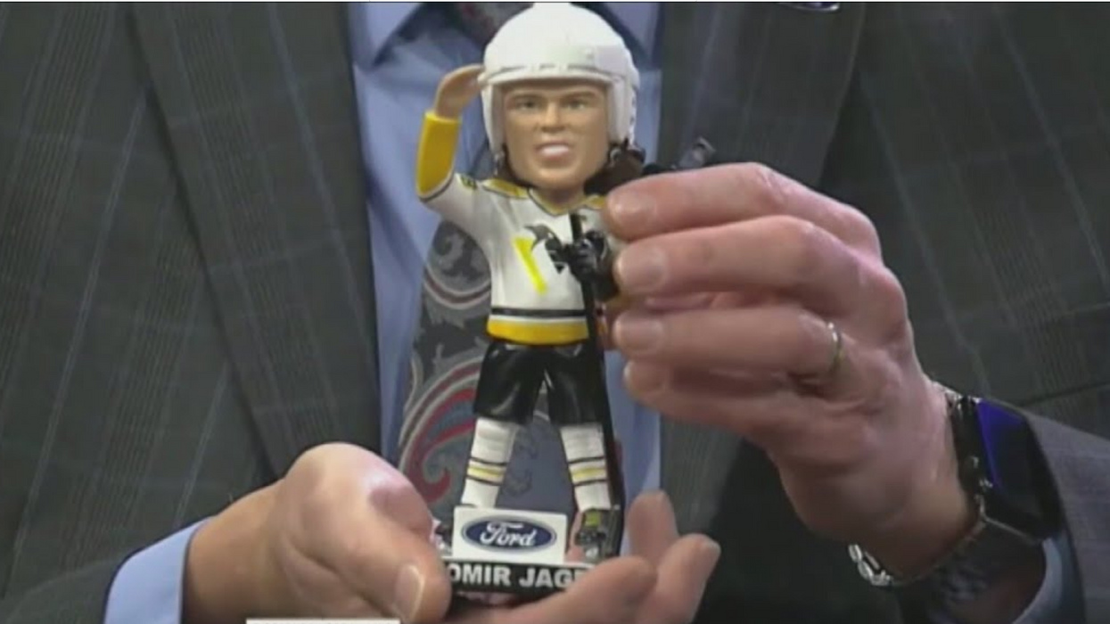 'Did anybody see my bubbleheads?' 18,000 bobbleheads of NHL legend Jaromir Jagr stolen in California cargo theft