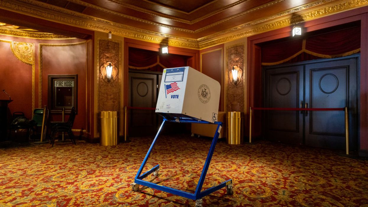 Dominion voting machine server crash causes delay in Georgia recount