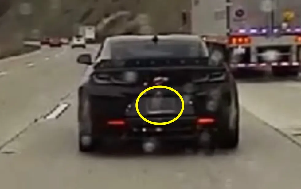 Driver doing over 100 miles per hour manages to 'black out,' 'turn off' license plate while evading cops, police say