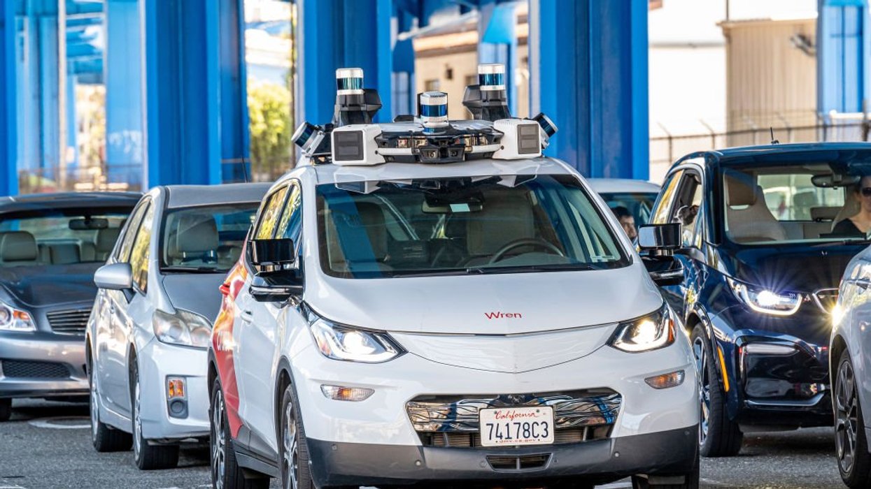 Drive Less Vehical Signal Driverless cars lose signal, cause huge traffic jam in San Francisco ...
