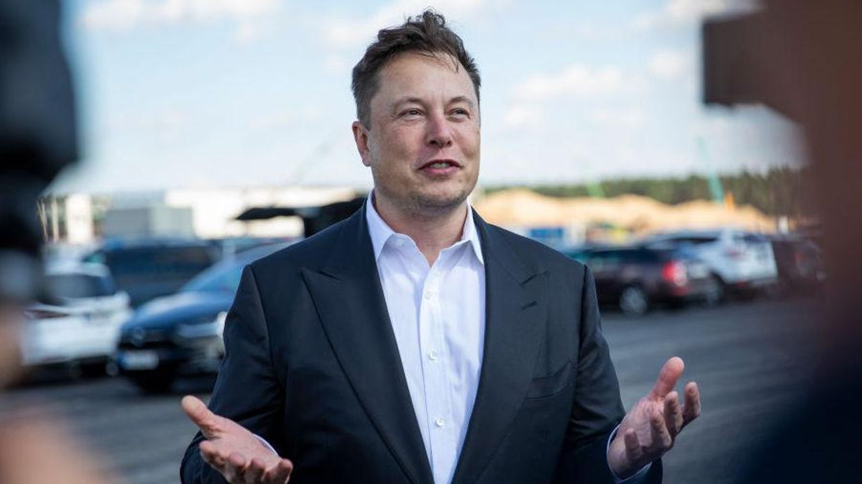 Elon Musk calls out WaPo for not publishing his full comment, then mocks outlet: 'Democracy dies behind our paywall'