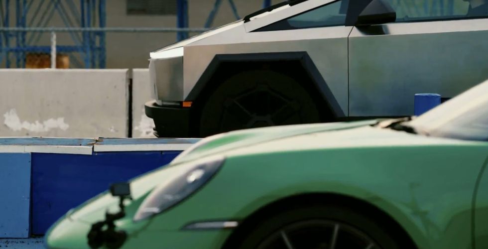 Elon Musk pits brand-new Cybertruck against Porsche 911 in a drag race‚ giving it an unusual handicap