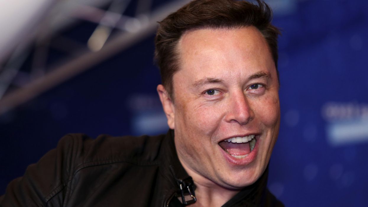 Elon Musk responds to request for comment from Washington Post by appearing to zing Jeff Bezos