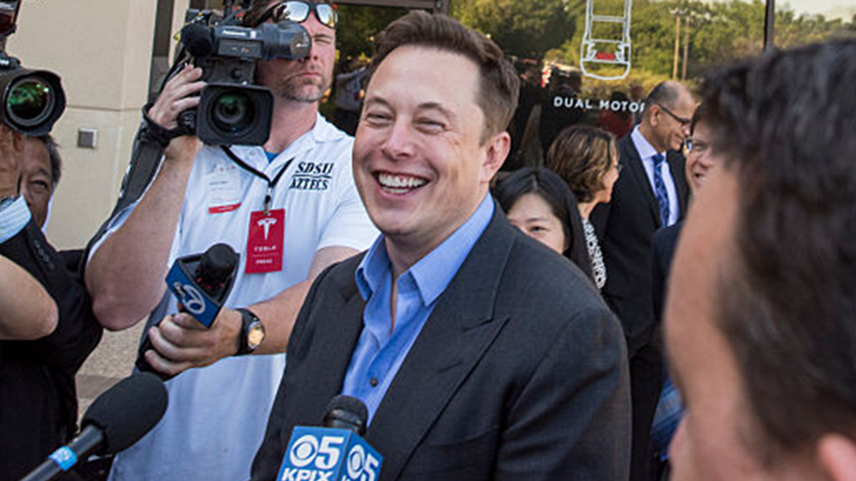 Elon Musk says he will remove headlines from news articles on Twitter