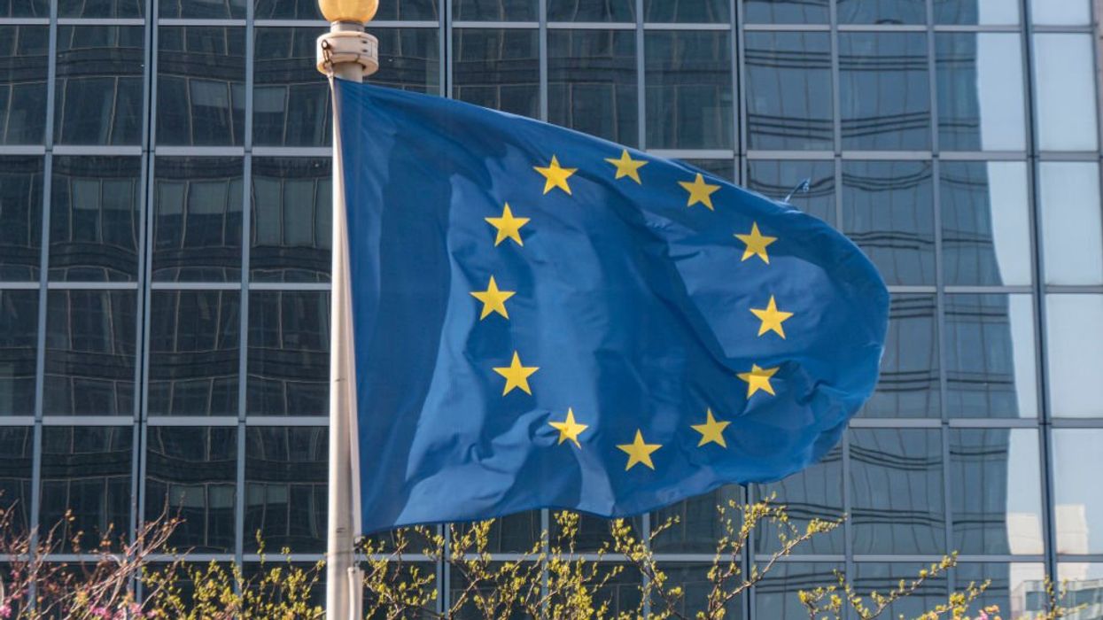 European Union approves effective ban on sales of gas cars by 2035, requiring 100% reduction in CO2