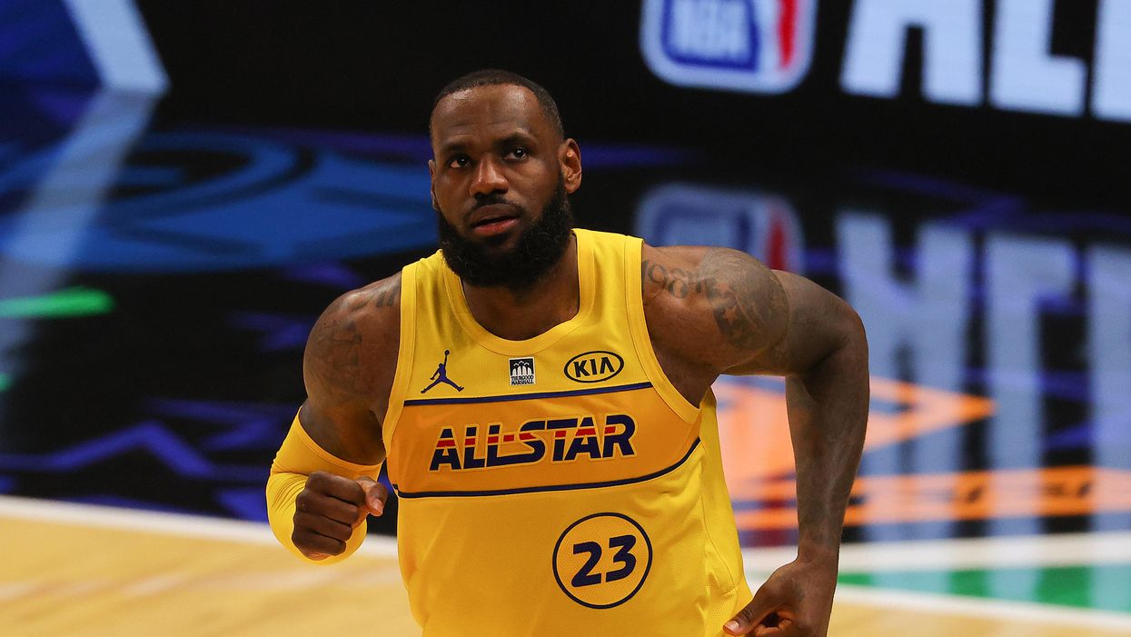 Ex-football player and police officer points out LeBron James’ hypocrisy: ‘Living on a high horse’ in a ‘multimillion dollar house’ around ‘nothing but white people’