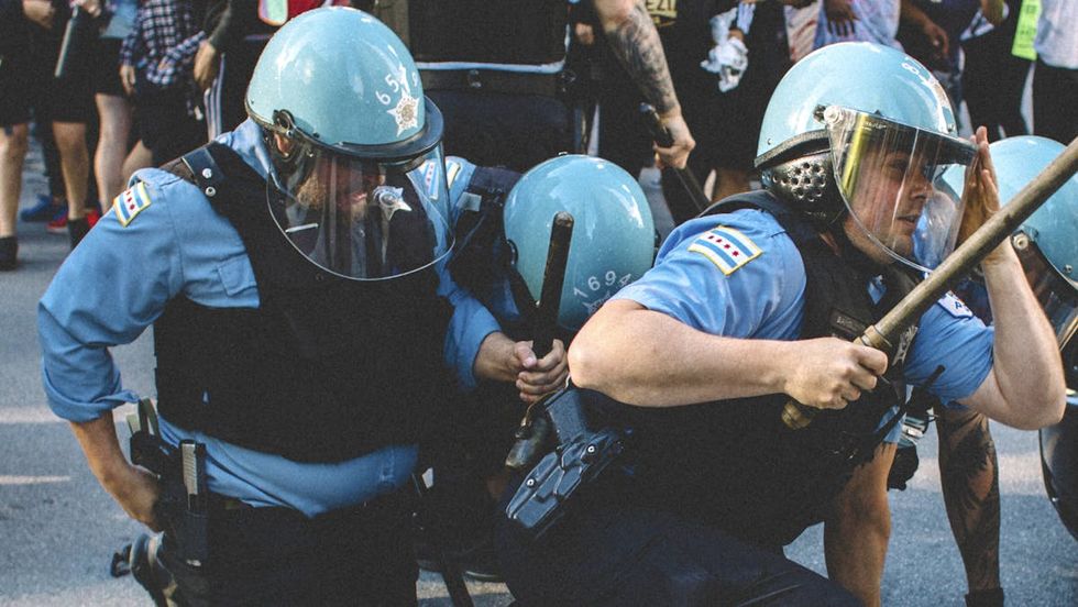 BREAKING: Rioters Attack Police Officers In Chicago While Trying To Destroy Statue