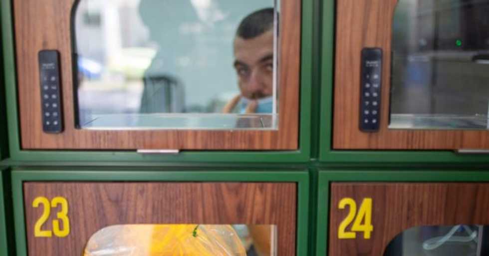 No Servers, No Tables: How One Israeli Cafe Is Fighting Back Against Coronavirus