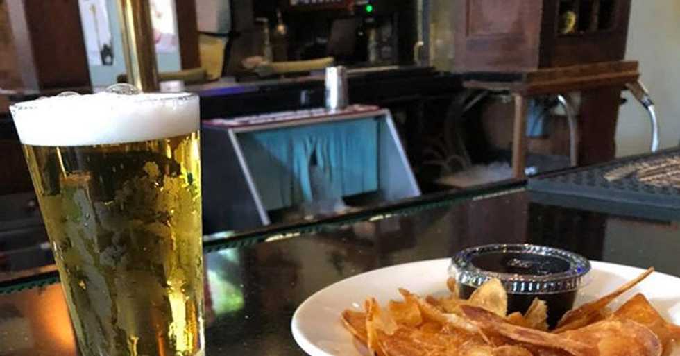 New York Pub Sells ‘Cuomo Chips’ to Comply with State Booze Regulations