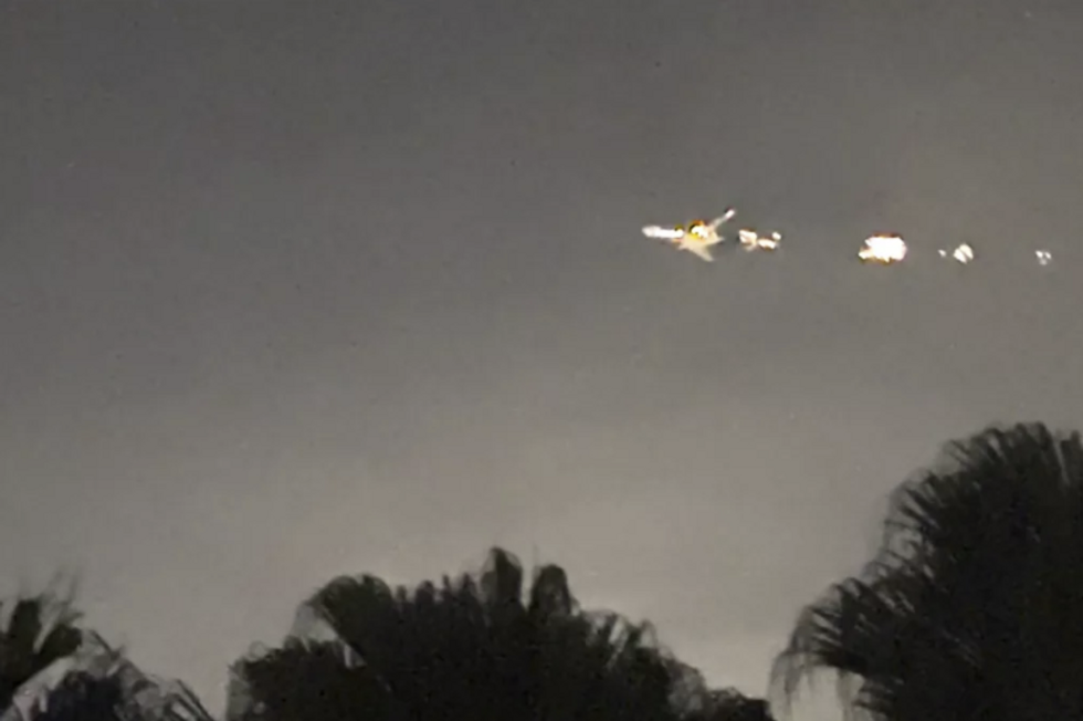 Eye-opening video shows flames shooting from Boeing plane mid-flight‚ forcing emergency landing in Miami