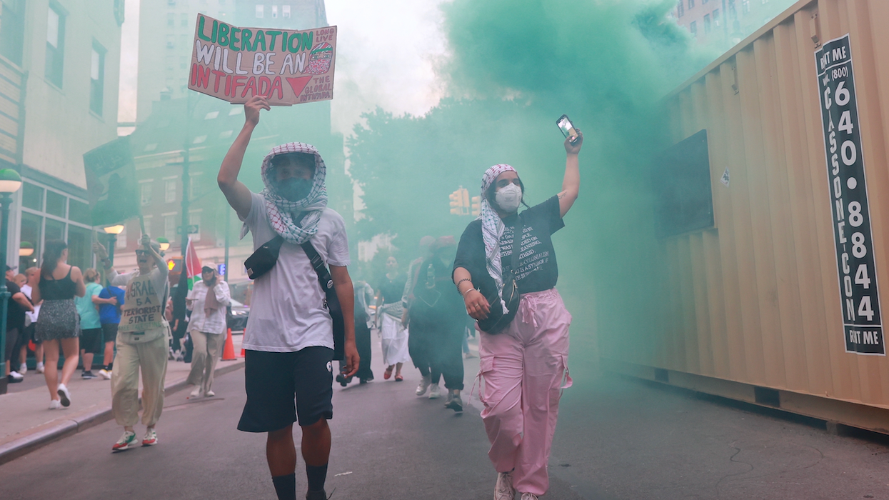 'F*** America! F*** Israel!' Pro-Palestinian radicals burn American flags amid July 4 celebrations in NYC, journalist says