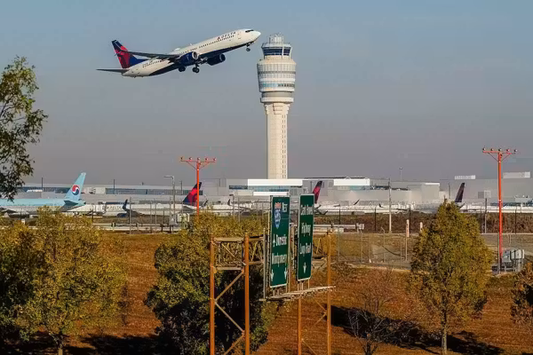 FAA cancels hundreds of flights, sparking holiday travel concerns amid ongoing Democrat shutdown