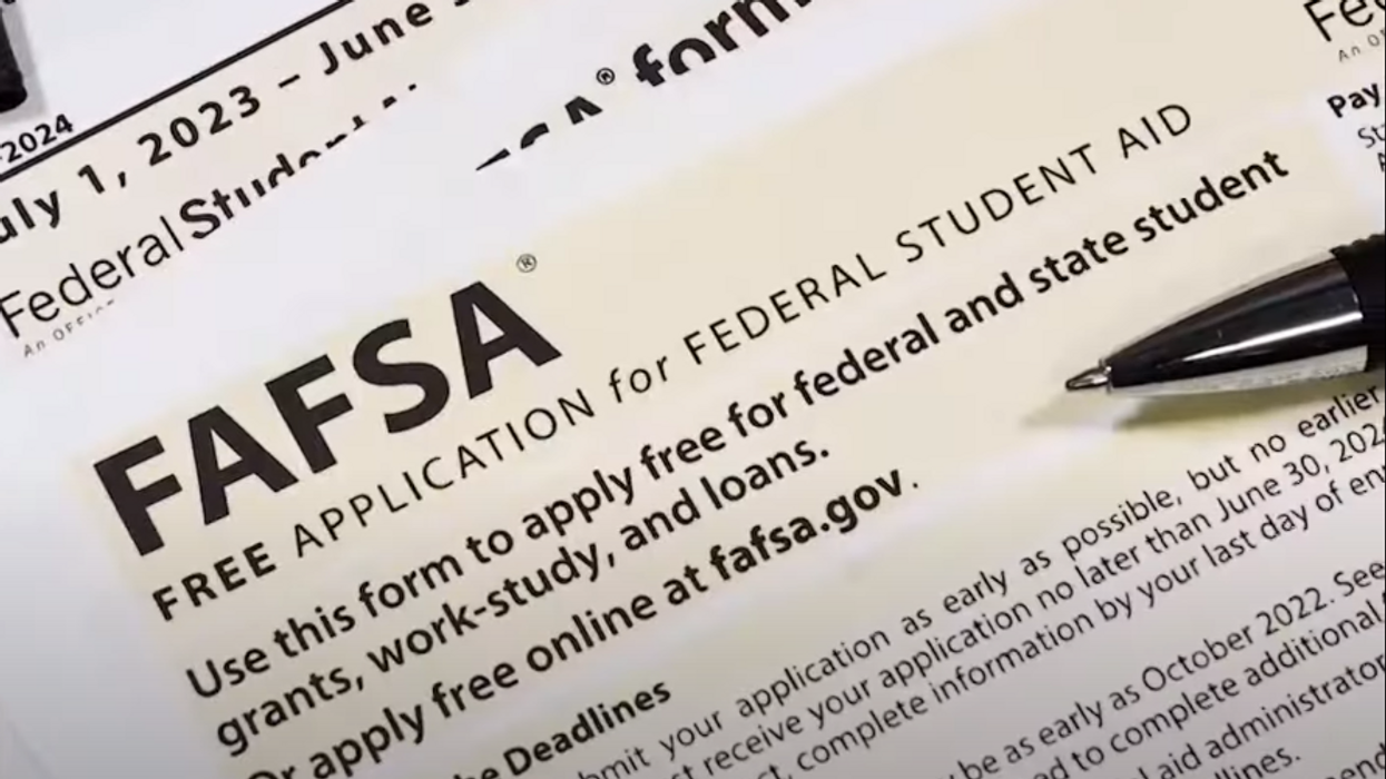 FAFSA loophole allows students with non-citizen parents to apply for government assistance