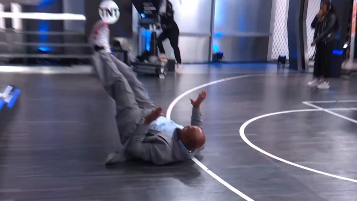 'Fall on that a**, America': Charles Barkley attempts ridiculous fake fall on live TV