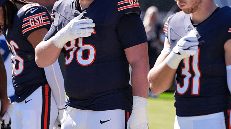 Fans accuse Chicago Bears player of performing Muslim prayer during national anthem: 'Is this respectful?'