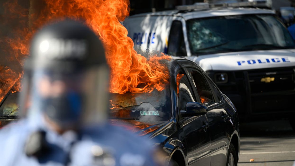 FBI used an Etsy T-shirt review to track down woman who torched cop cars during riots