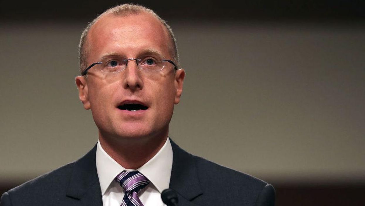 FCC commissioner shoots down demand that government step in, block Elon Musk from buying Twitter: 'Absurd'