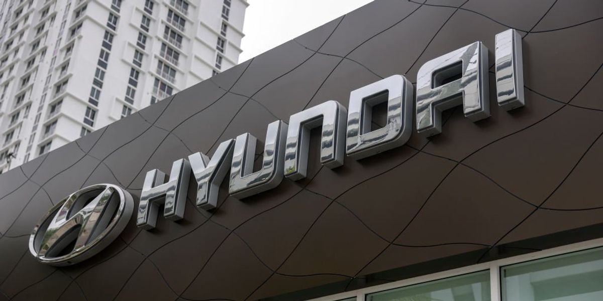 Federal agents arrest nearly 500 in immigration raid at Hyundai plant Federal agents arrest nearly 500 in immigration raid at Hyundai plant