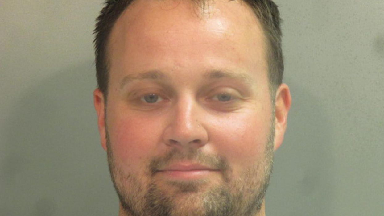 Federal authorities arrest ‘19 Kids and Counting’ star Josh Duggar and hold him without bail