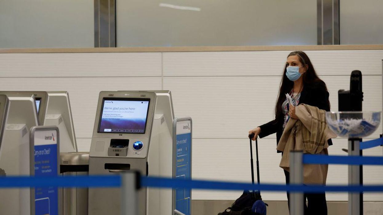 Federal judge throws out CDC's public transit mask mandate
