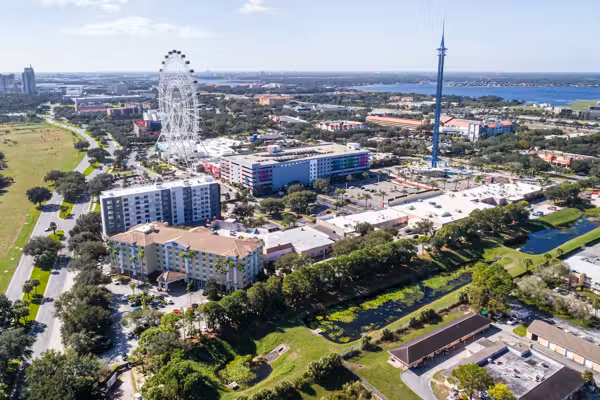 Fights erupt, deputies hurt after more than 1,000 teens descend upon Florida amusement park in planned 'takeover'