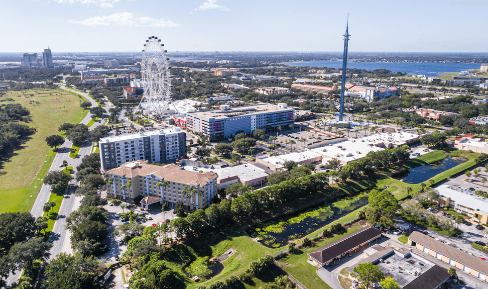 Fights erupt, deputies hurt after more than 1,000 teens descend upon Florida amusement park in planned 'takeover'