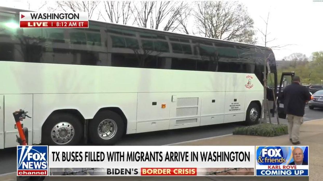 First bus of illegal immigrants from Texas arrives in DC