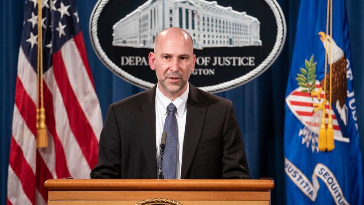 Former top FBI agent confirms Justice Department's aggressive push to conduct surprise raid on Mar-a-Lago