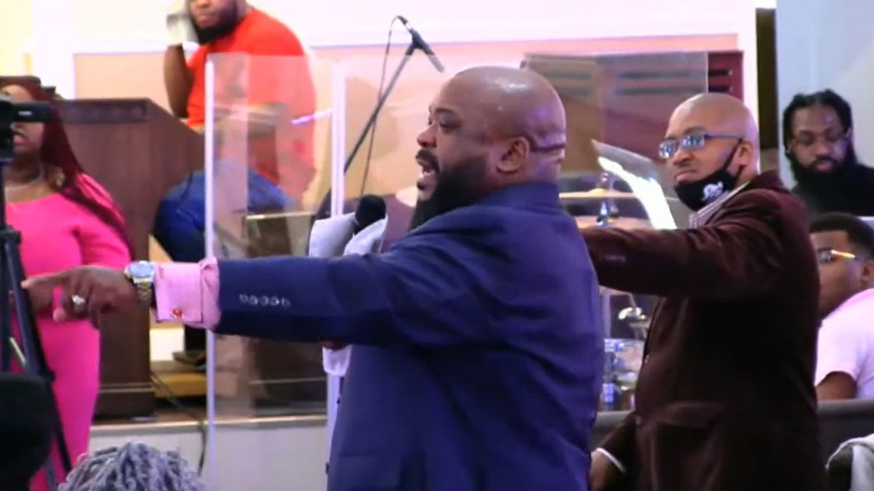 Four armed men potentially poised to rob Missouri church overwhelmed not by force but by prayer: 'You walked on Holy Ghost turf'