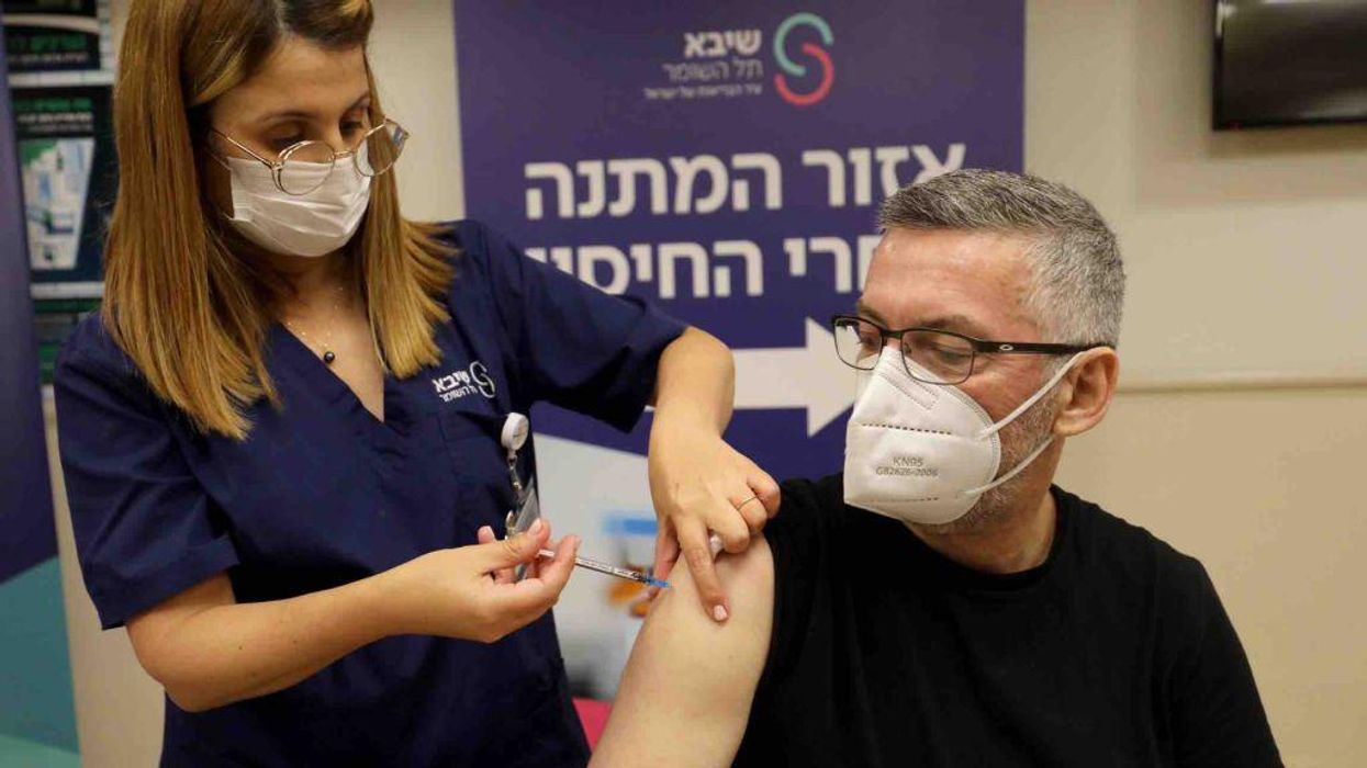 Fourth vaccine shot not effective at preventing Omicron infection, Israeli study finds