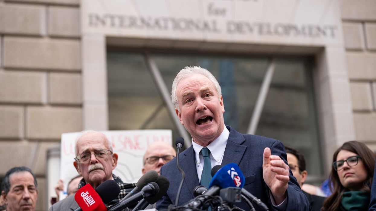 Furious Democrats protest against Elon Musk after USAID workers locked out of building: 'Illegal and corrupt'