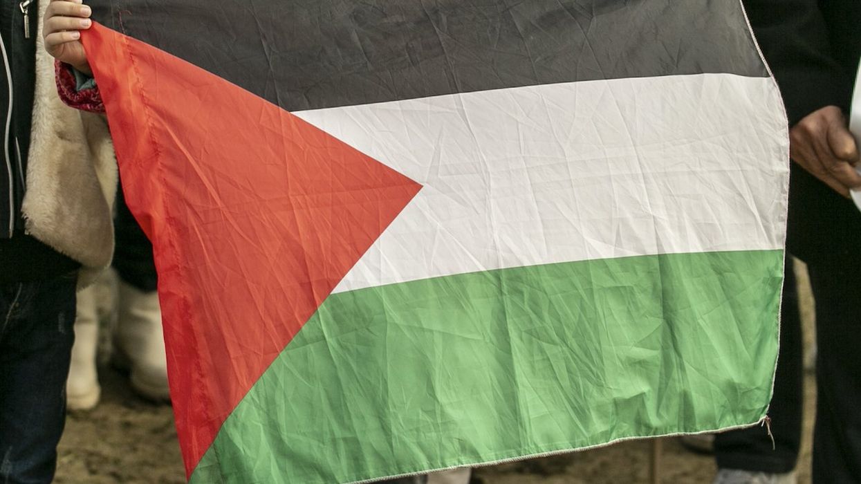 Gay bar halts Palestinian burlesque dancer's show over her sign 'targeting' Jews — then apologizes after drag backlash