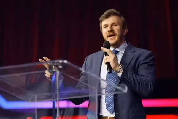 Georgetown prof starts running after realizing he's talking to James O'Keefe — and his racial 'slurs' are on camera