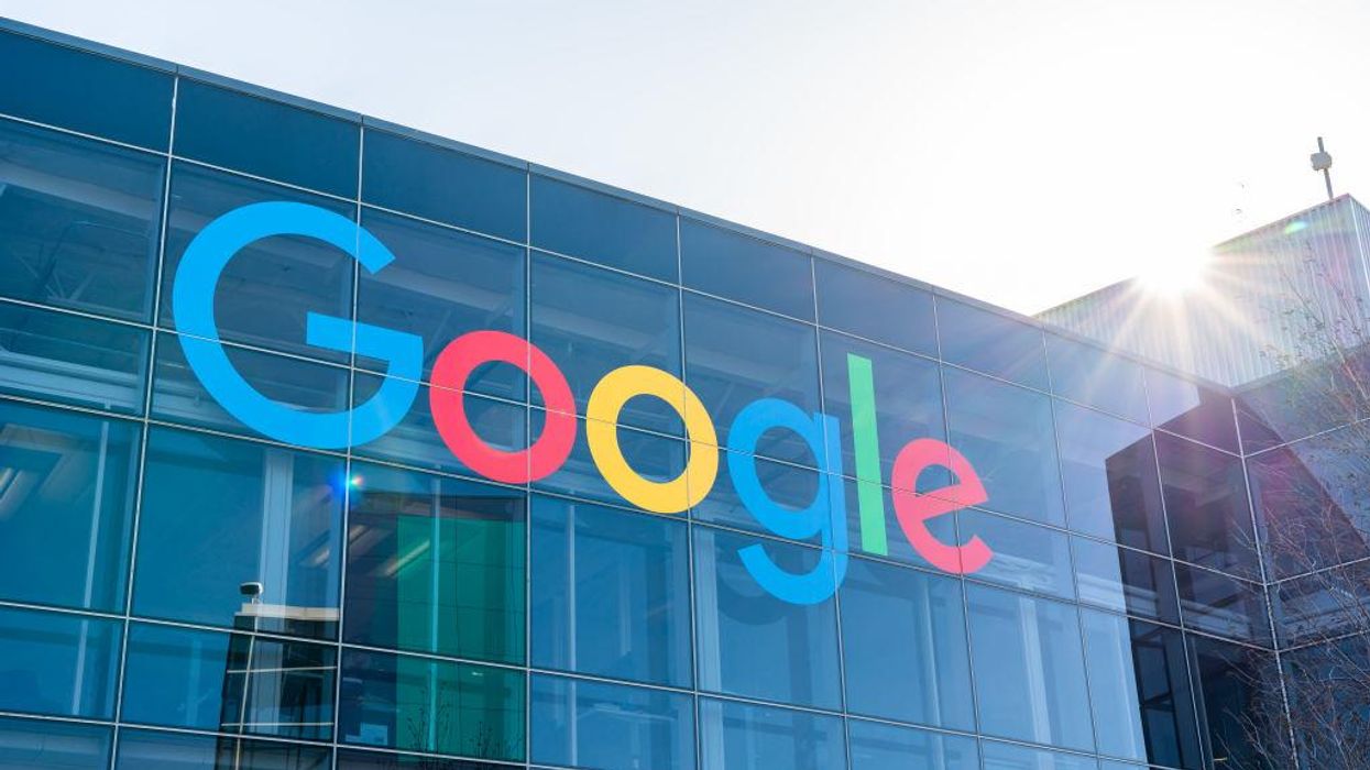 Google announces that it will place a disclosure label on health clinics that do and do not provide abortions