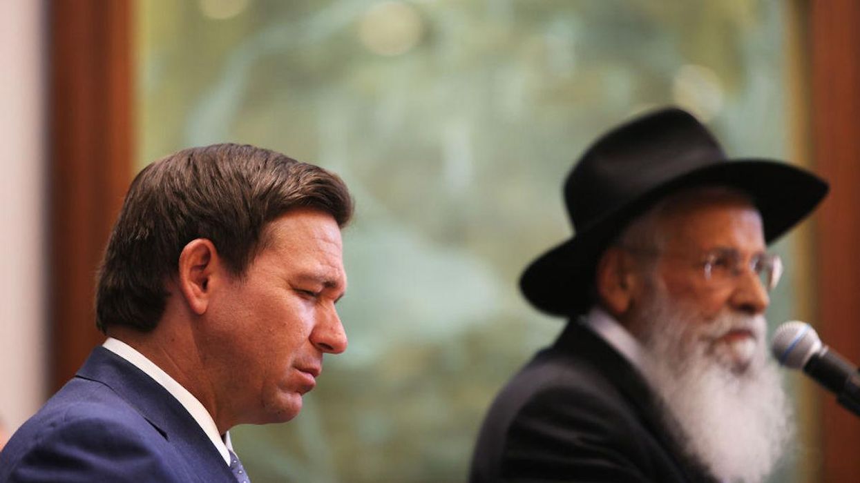 Gov. DeSantis signs law requiring moment of silence in Florida public schools, allowing students to meditate or pray