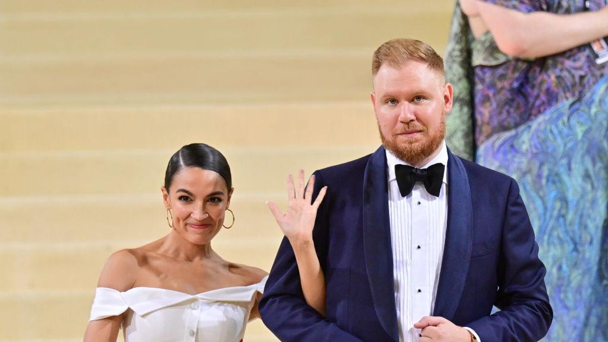 Government watchdog files ethics complaint against AOC for Met Gala attendance