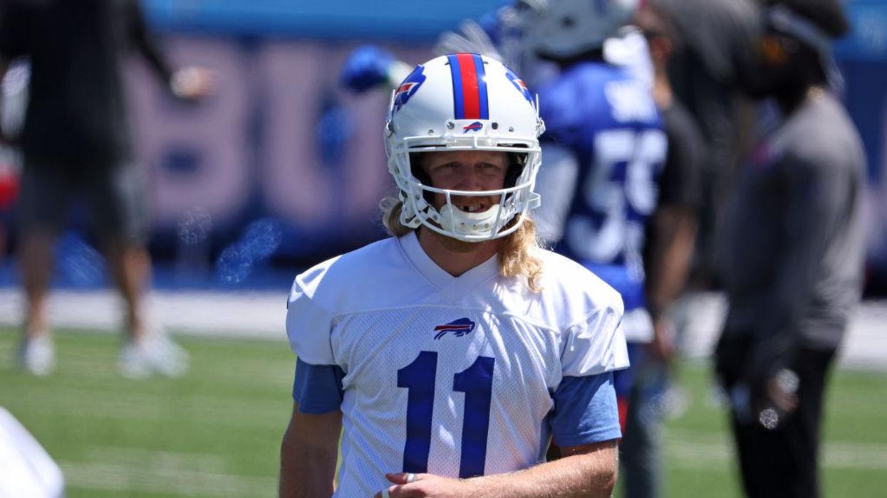 Greg Couch: Yee-haw! NFL stars Cole Beasley and DeAndre Hopkins are rootin’, tootin’, tweetin’ anti-vax cowboys