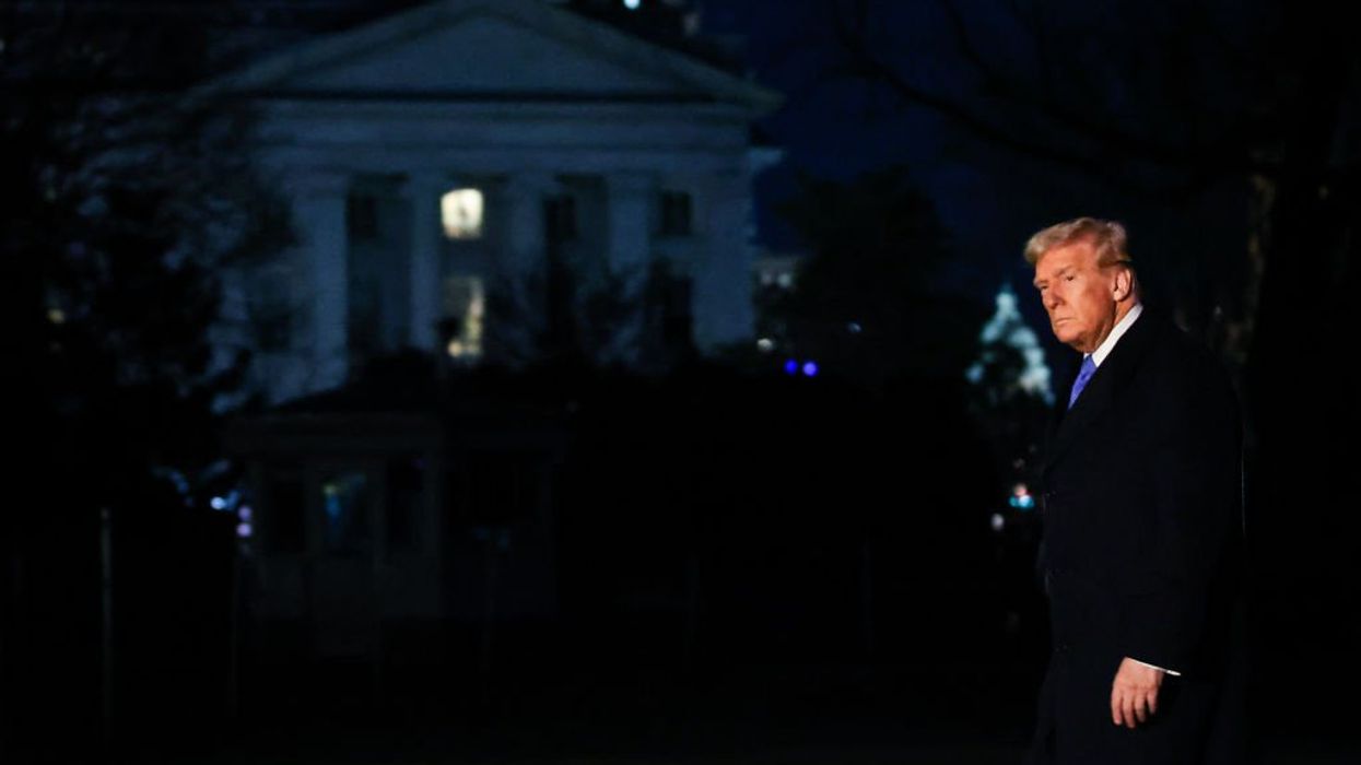 Gunman allegedly brandishes weapon near White House — until Secret Service intervenes