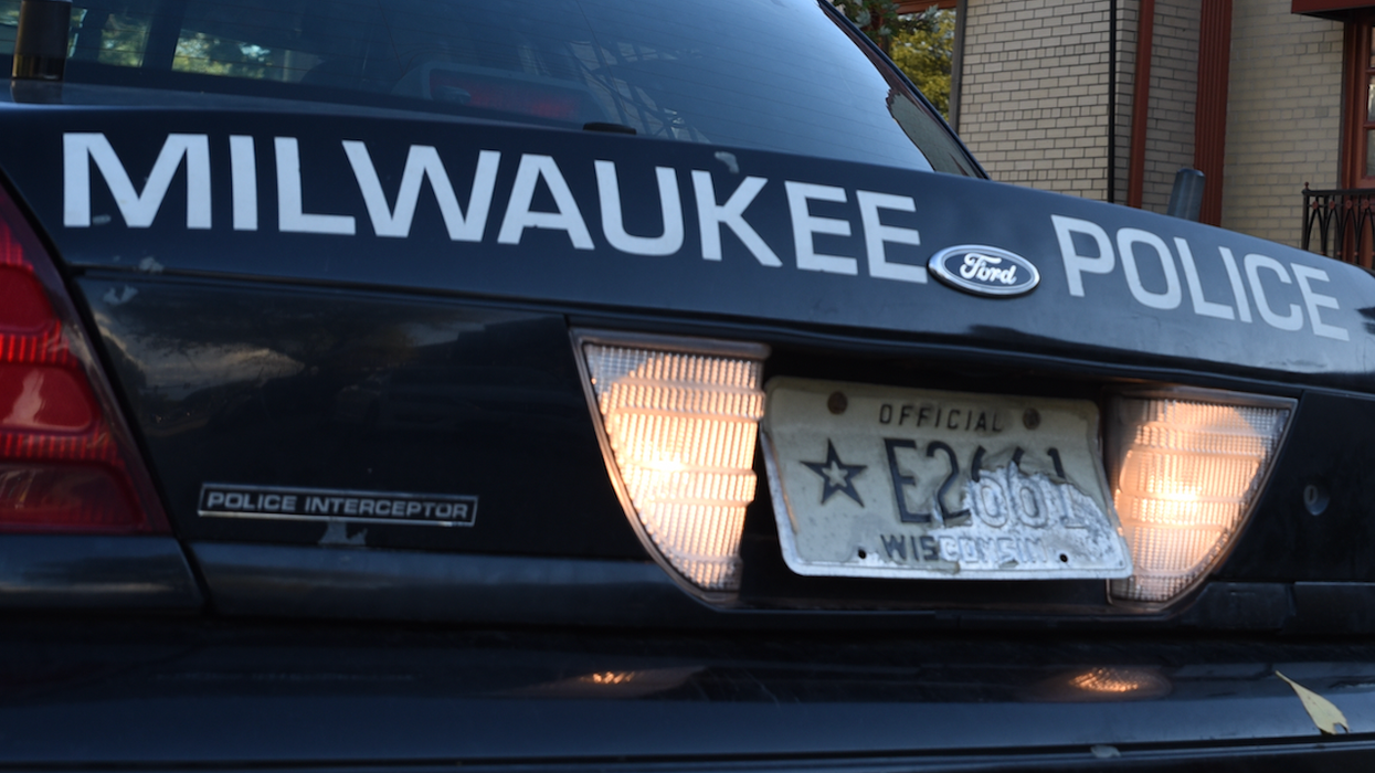 Gunman firing rifle while walking along snowy Milwaukee street shoots cop; 2nd officer returns fire, killing suspect